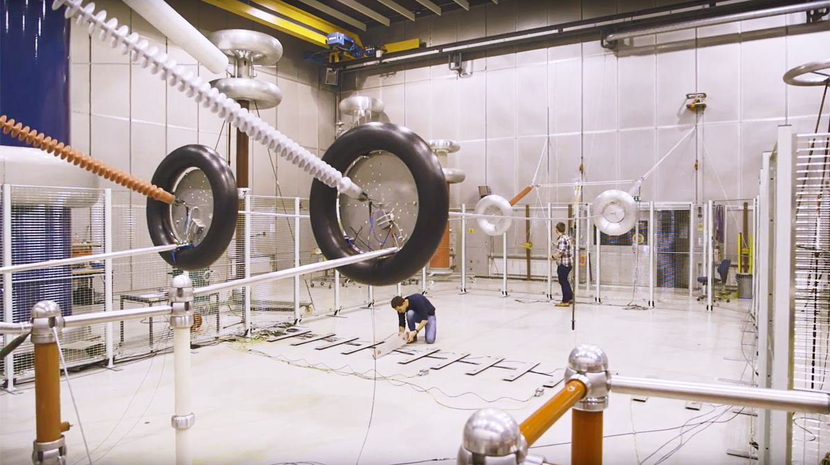 Hybrid power lines in the field test (in German)