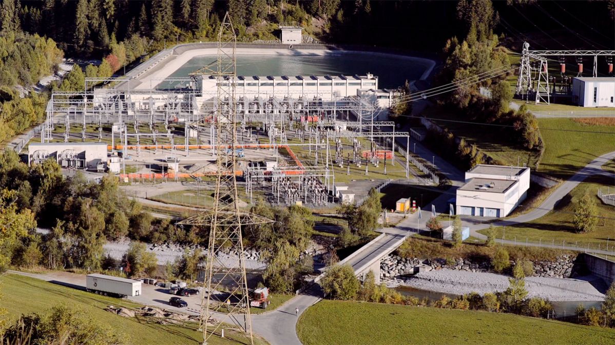 Costruzione della linea in cavo 110 kV tra Bever e Pradella (video di Brugg Cables, in tedesco)